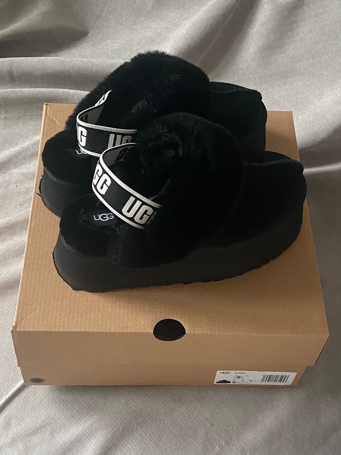 어그 펀케트 230 상품이미지1