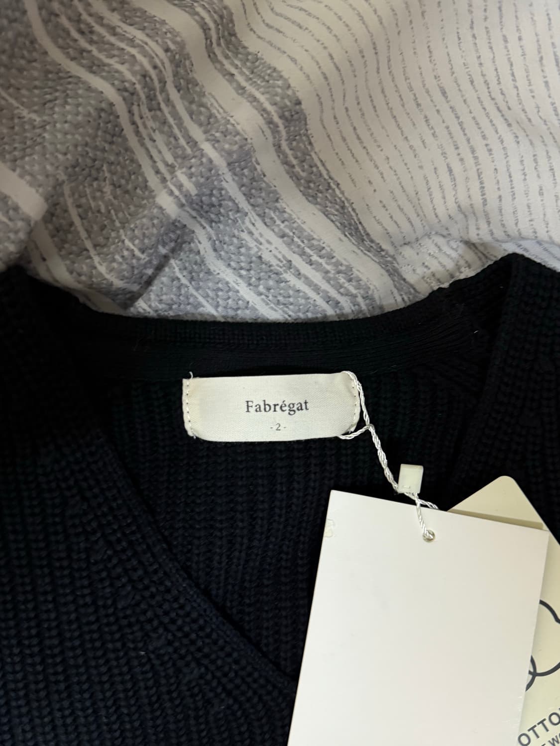 (2, 새상품) 파브레가 헤비 코튼 브이넥 니트 블랙 상품이미지4