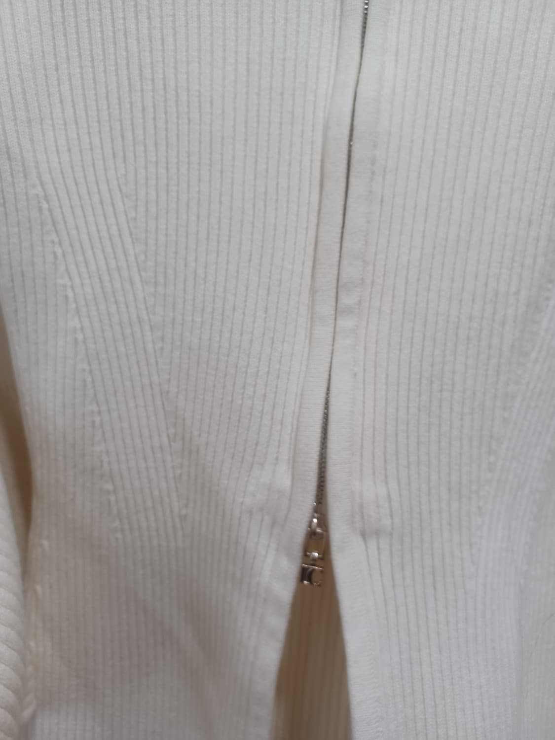 LOW CLASSIC 로우클래식 아이보리색 골지 니트  상품이미지4