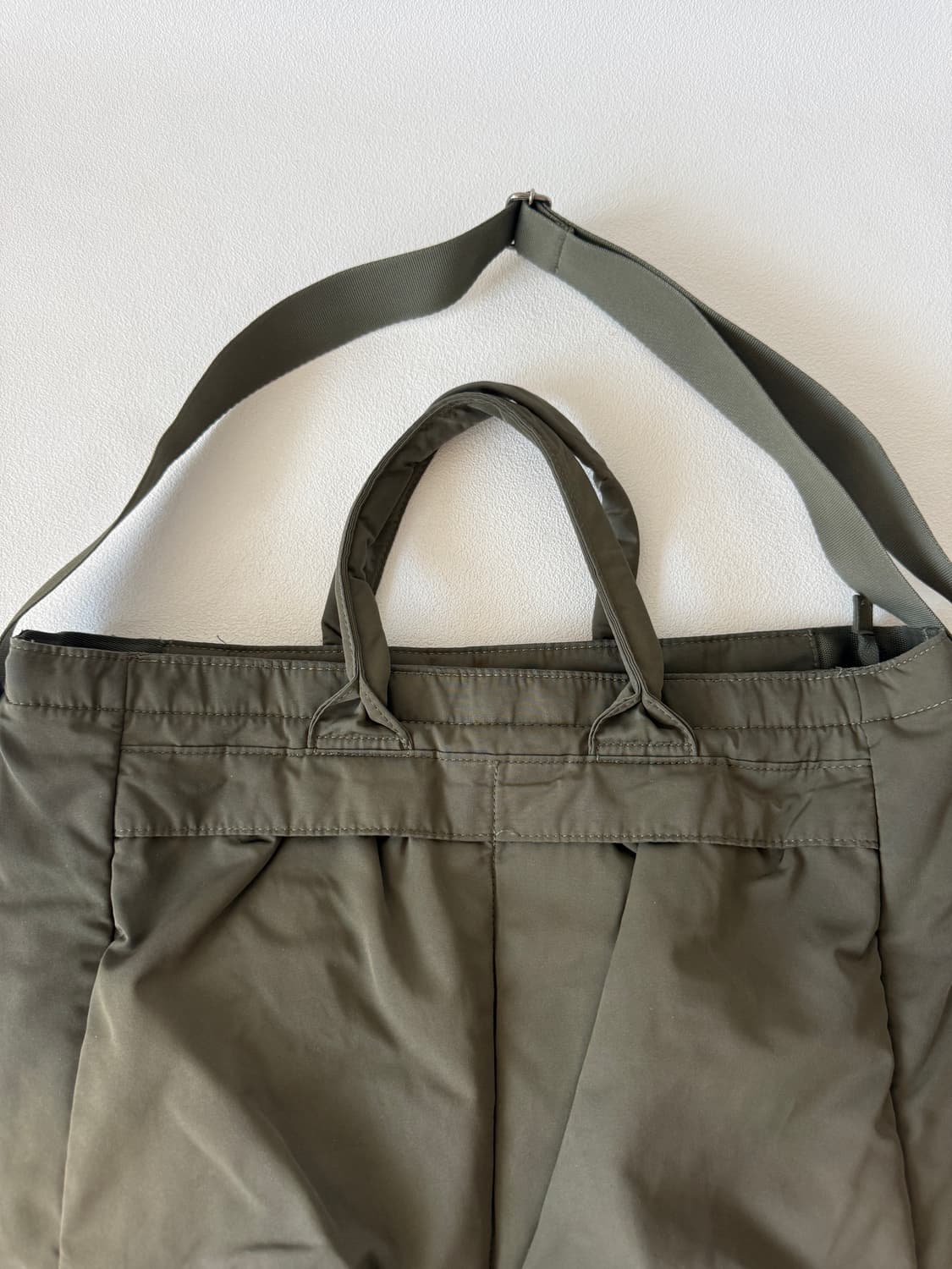 유니클로 씨(UNIQLO C) 헬멧백 상품이미지2