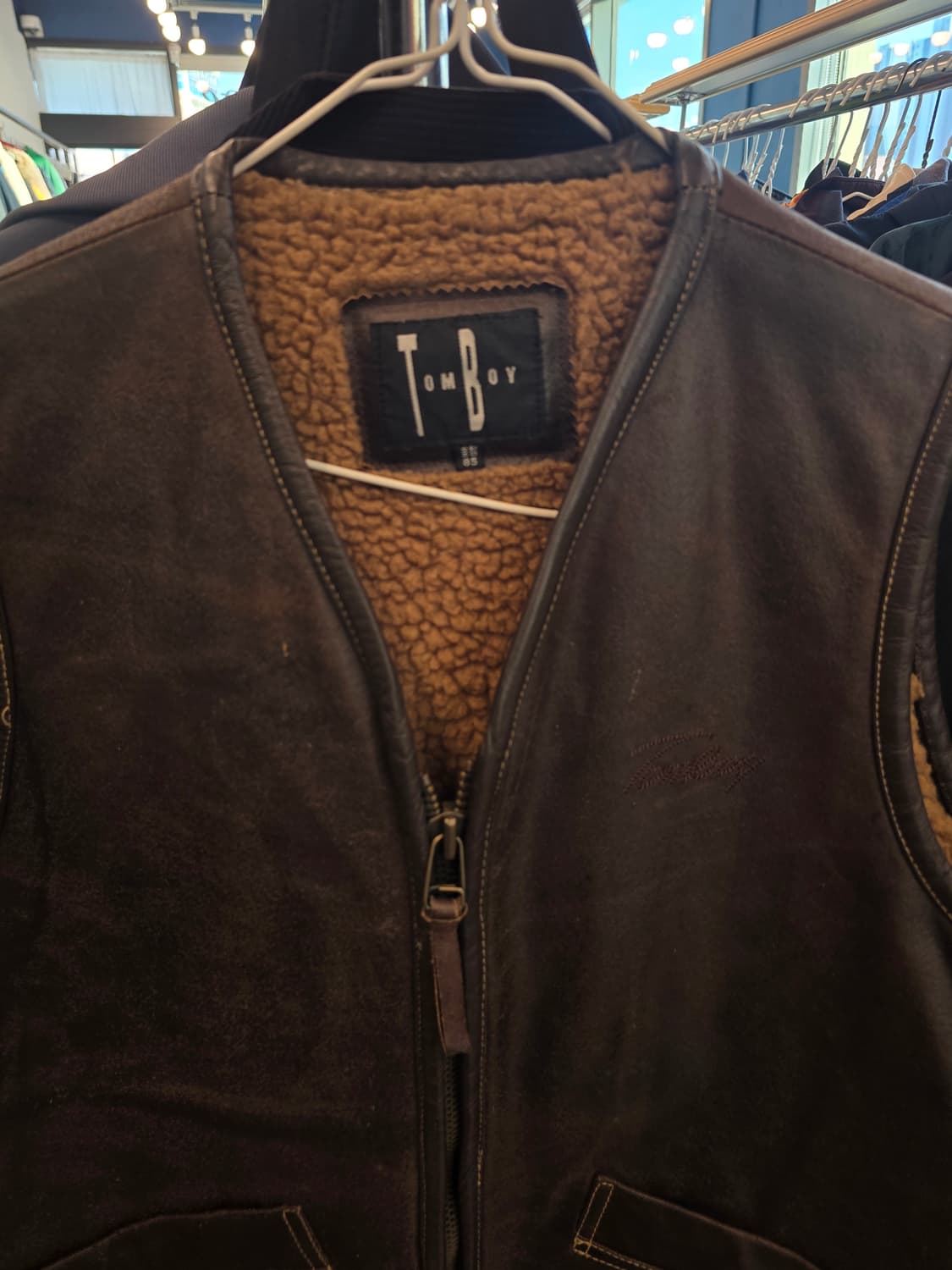 톰보이 브라운 빈티지 소가죽 양털 베스트 상품이미지1