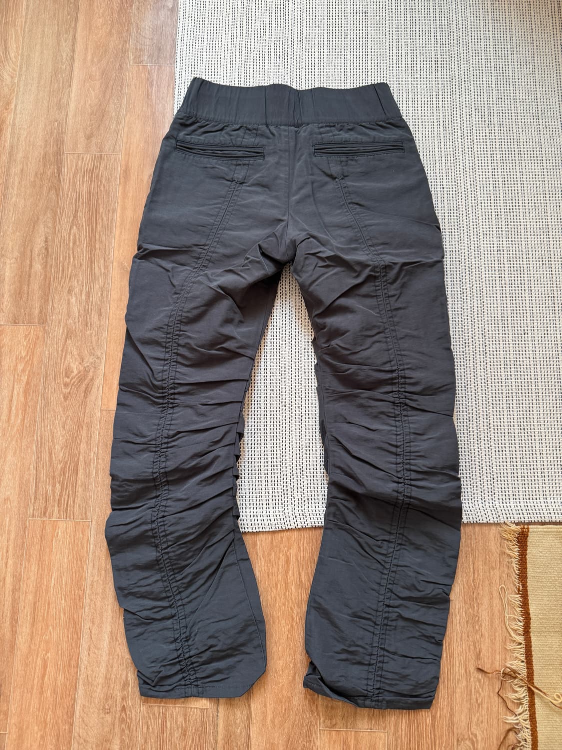 Rip van winkle  블랙 나일론 셔링 팬츠 상품이미지2