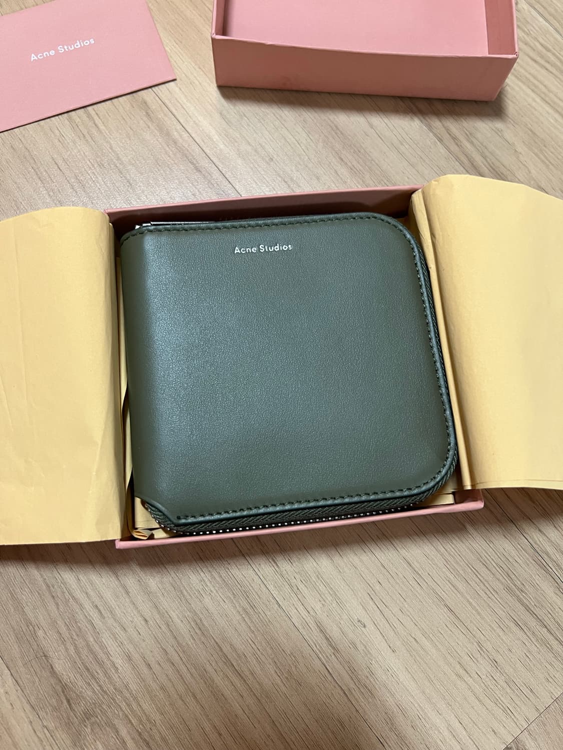 아크네스튜디오 가죽 반지갑 새상품 상품이미지1