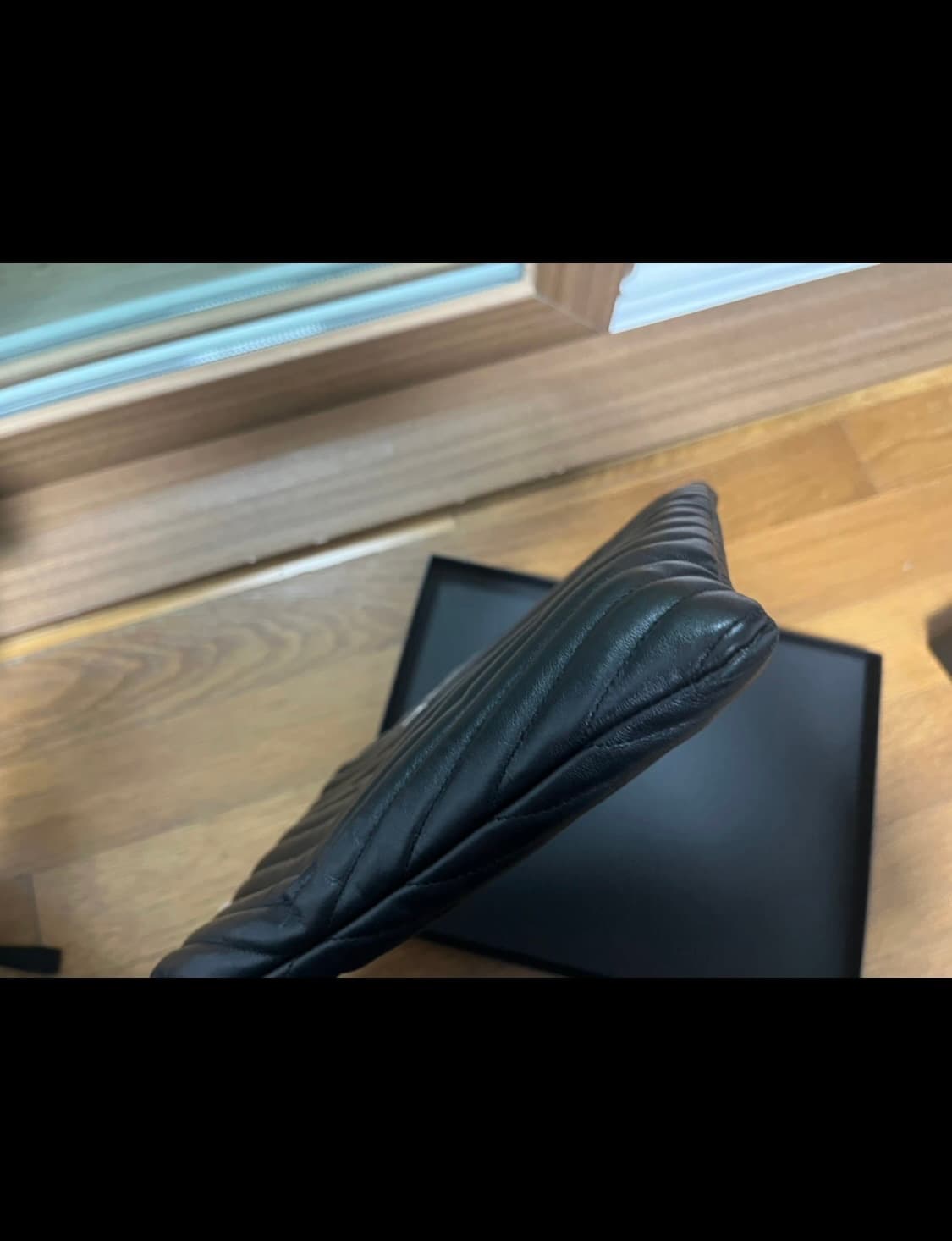생로랑 마틀라세 클러치 뉴미듐 블랙 상품이미지5