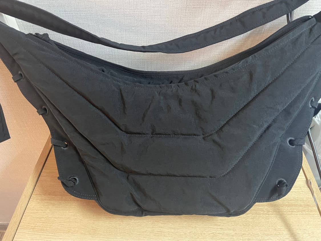 르메르 소프트 게임백 미디움 사이즈 블랙 판매 합니다 상품이미지1