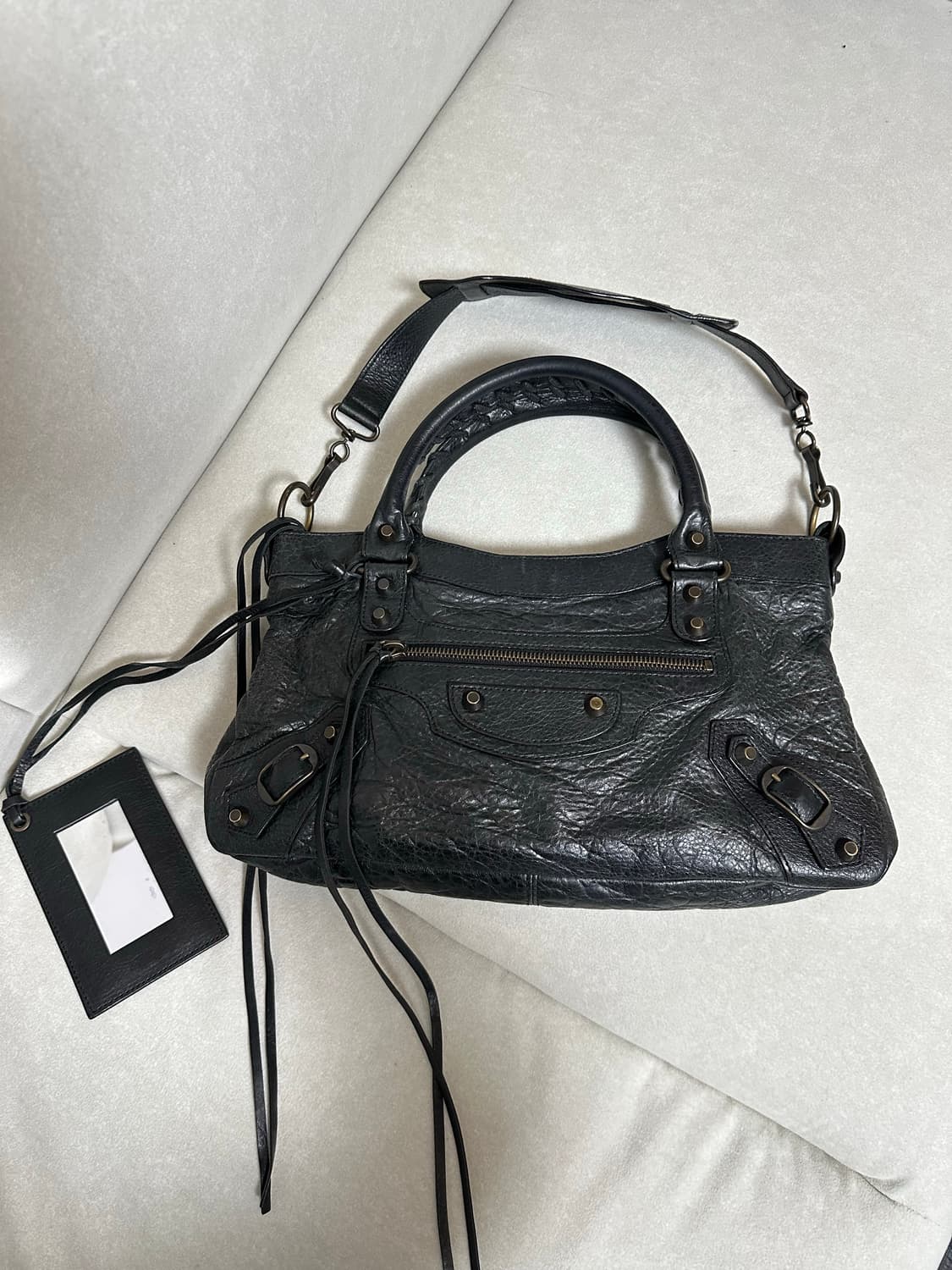 [A+ 정품] 발렌시아가 시티 모터백 퍼스트 블랙 상품이미지1