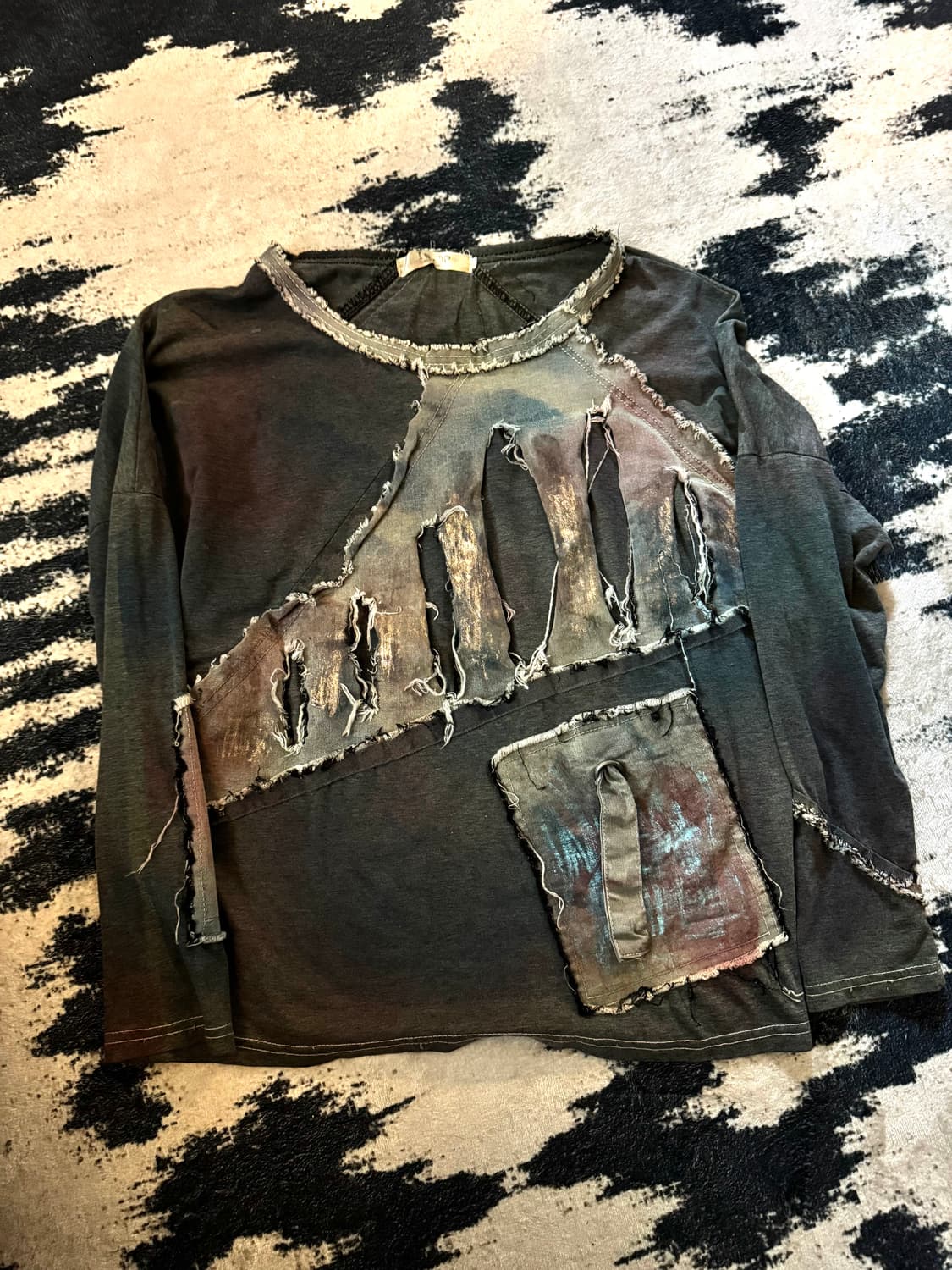 데님 컷 디테일 워싱 빈티지 슬리브 긴팔티셔츠 상품이미지1