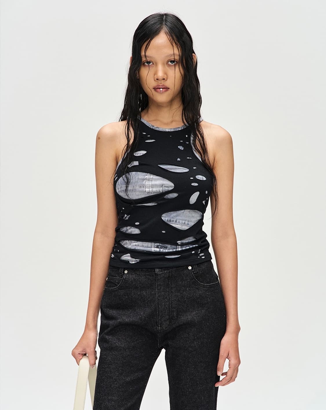 앤더슨벨 taty laser cut out sleeveless top 상품이미지1