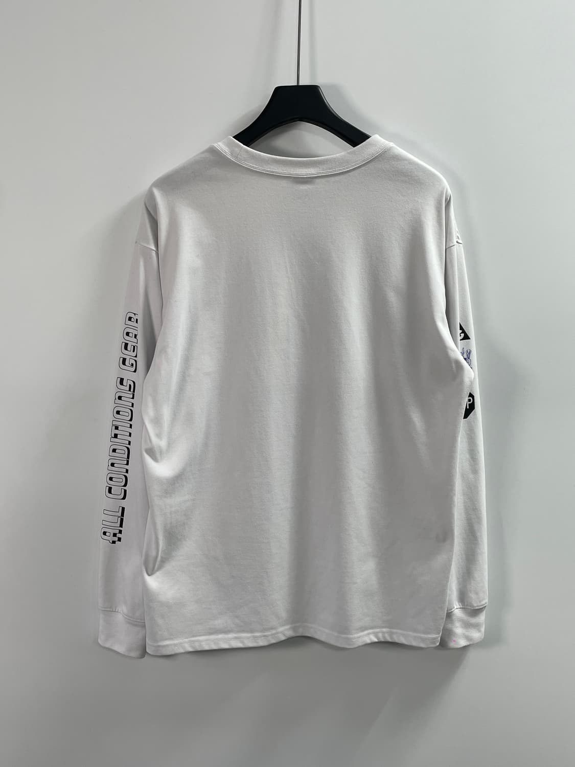 나이키 ACG 화이트 롱슬리브 긴팔티 (on.323) 상품이미지3