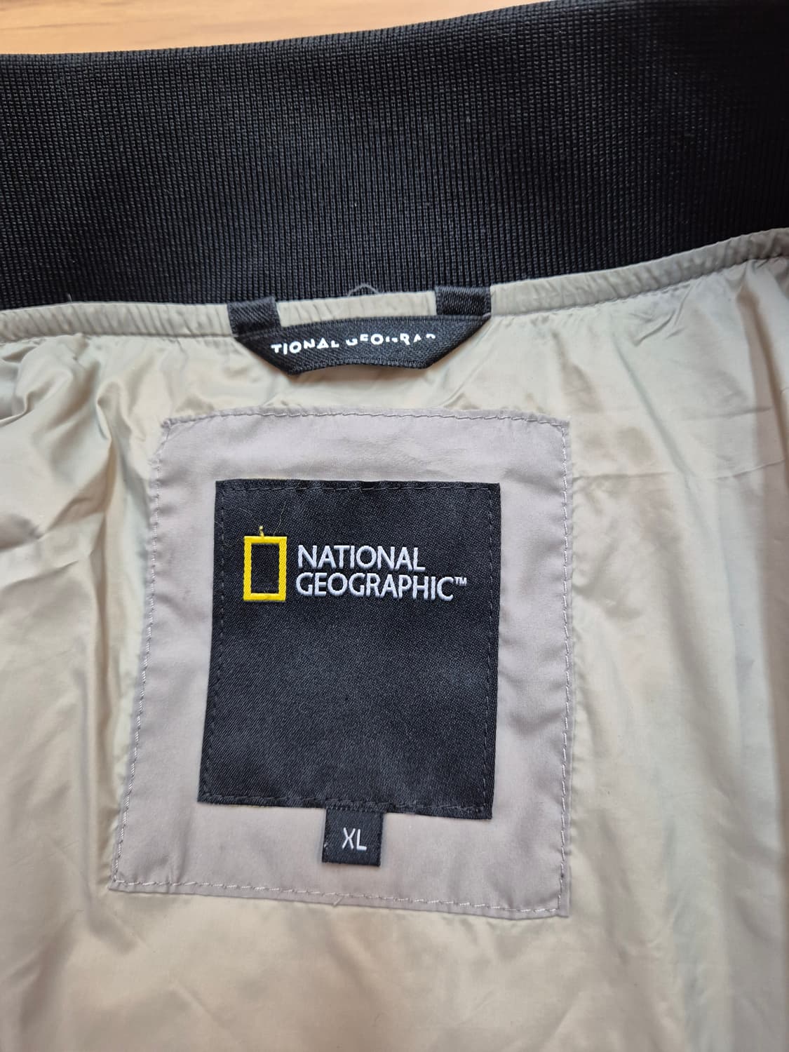 내셔널지오그래픽 경량 패딩 점퍼 XL사이즈 판매합니다. 색상은 OAK B 상품이미지4