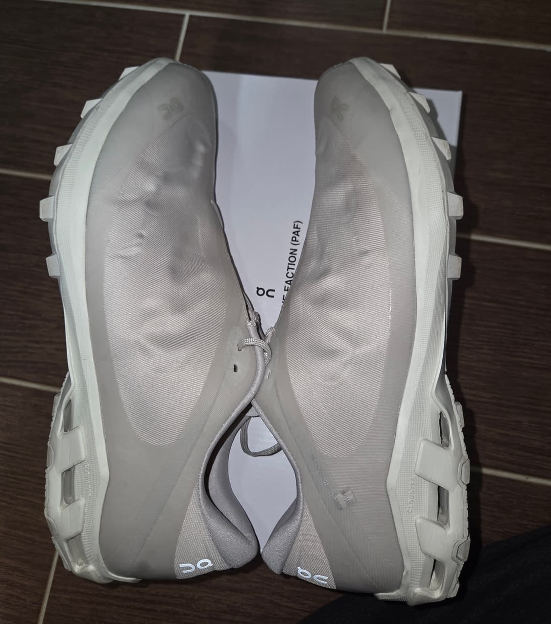 온 러닝 x 파프 클라우드벤쳐 피크 아이스 문 285사이즈 상품이미지2