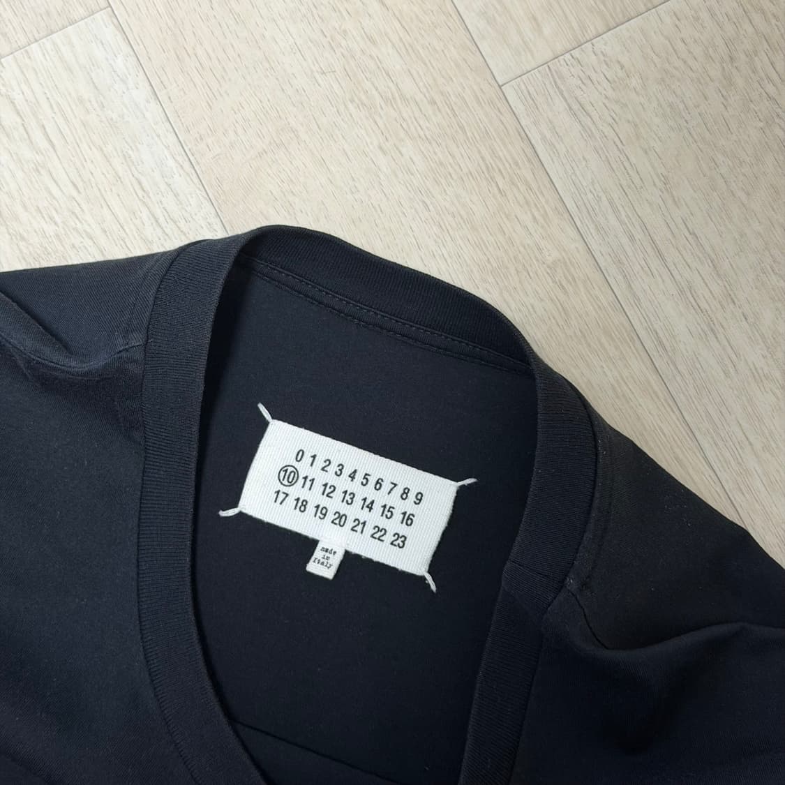 메종 마르지엘라 아뜰리에 포켓 티셔츠 블랙 50    상품이미지3