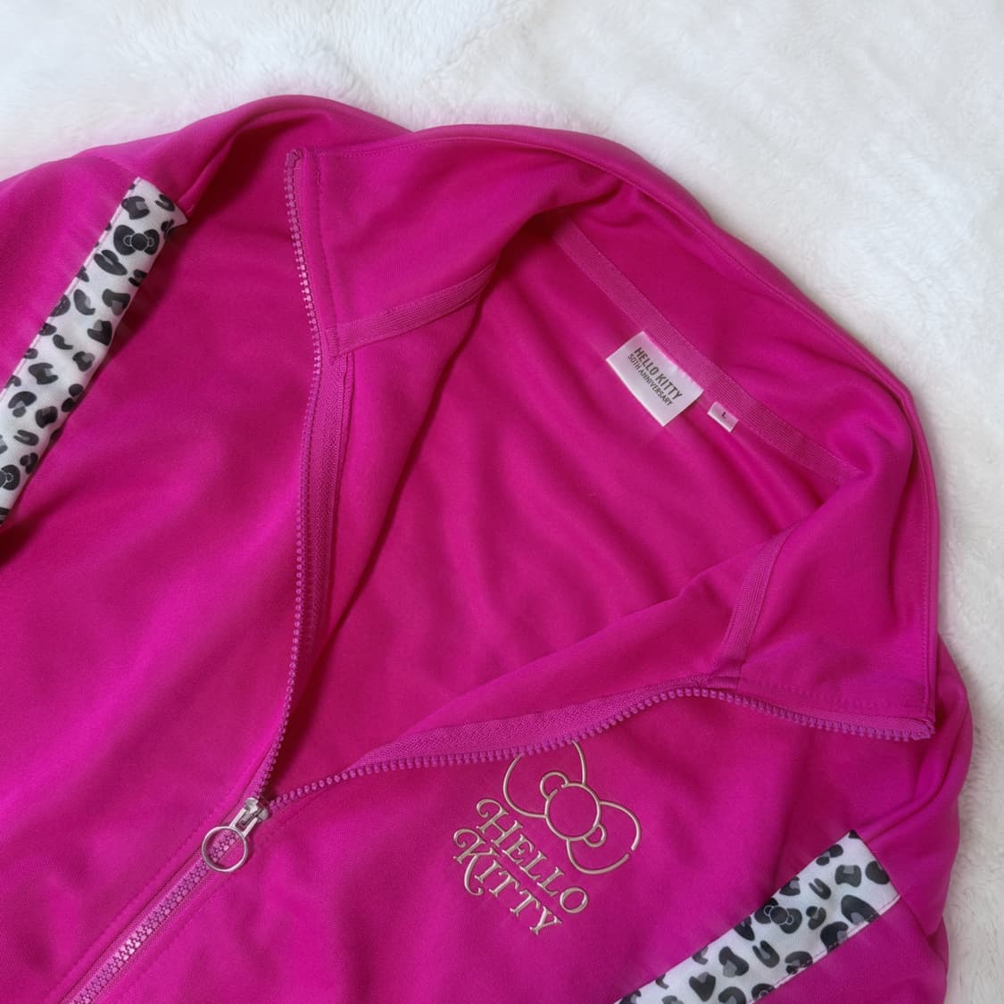 Hello Kitty 헬로키티 50주년 호피 대장 져지 ≽^•⩊•^≼ 상품이미지5