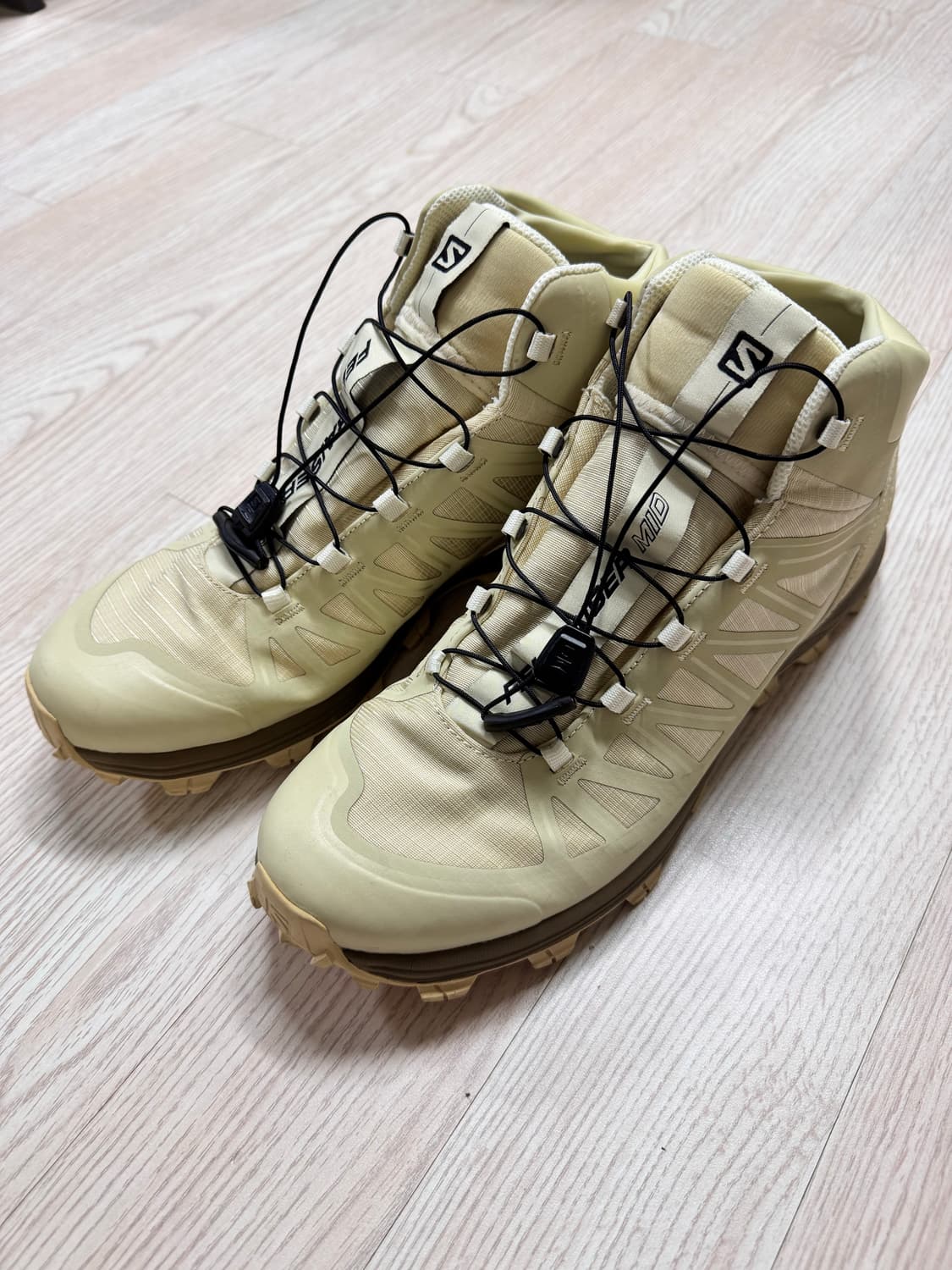 살로몬 퀘스트 엘리먼트 GTX 아이보리 등산화 상품이미지1