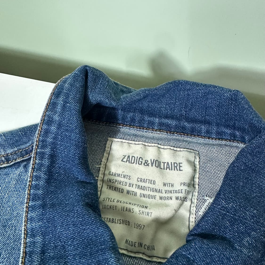 우먼S-M 쟈딕앤볼테르 슬림핏 엔젤기타자수 데님자켓 상품이미지6