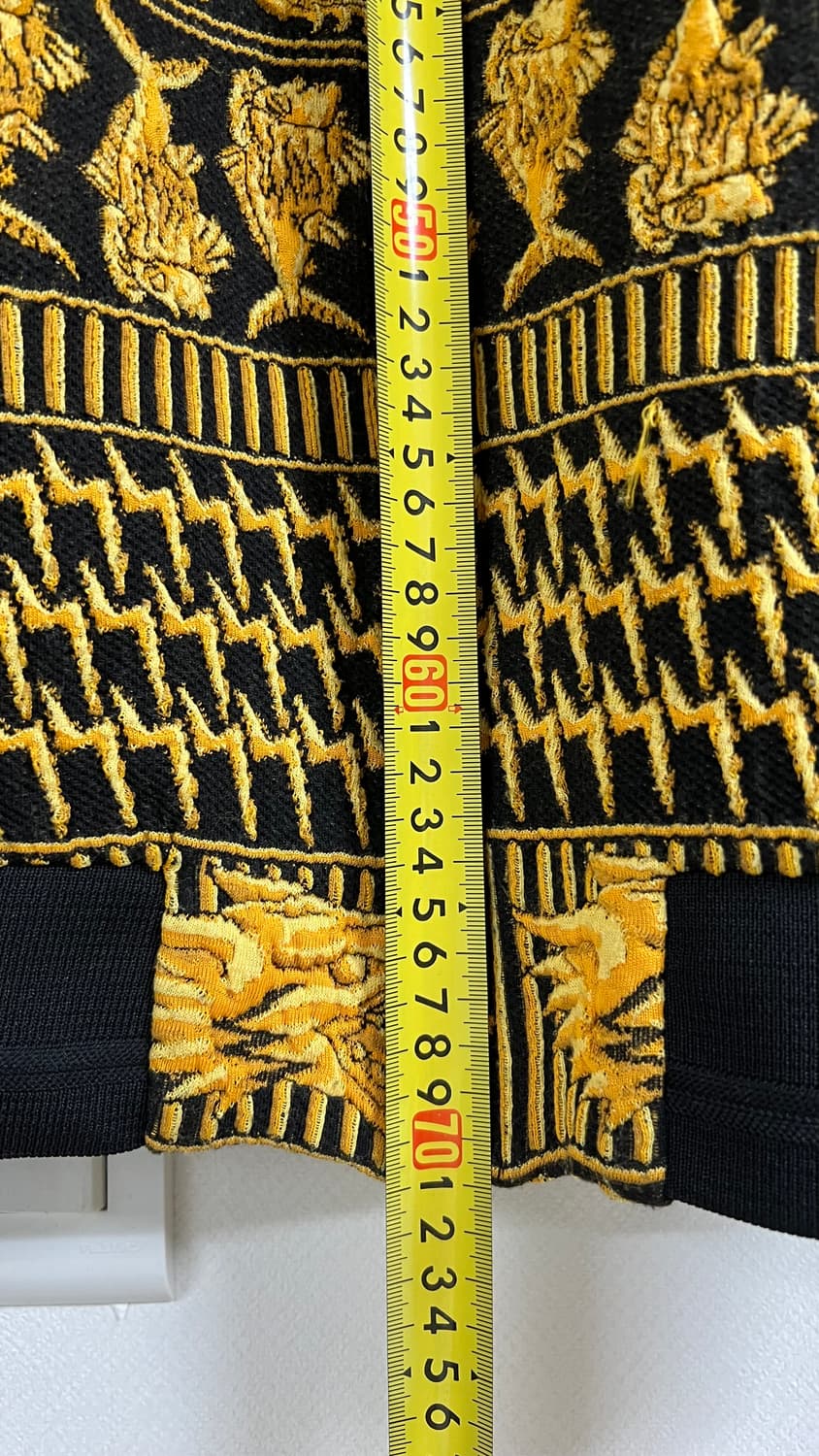 자라(Zara)의 블랙 앤 옐로우 드래곤 자수 봄버 재킷 상품이미지5