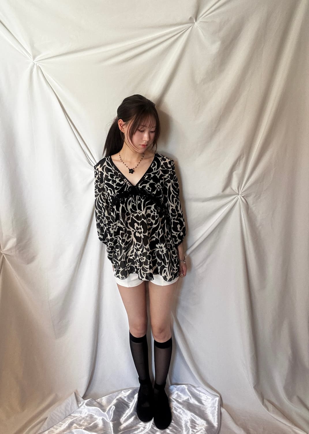 레이스 비즈 플라워 블라우스 상품이미지3