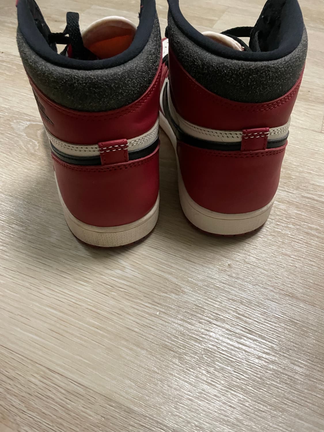 조던 1 레트로 하이 OG 시카고 2022 상품이미지4