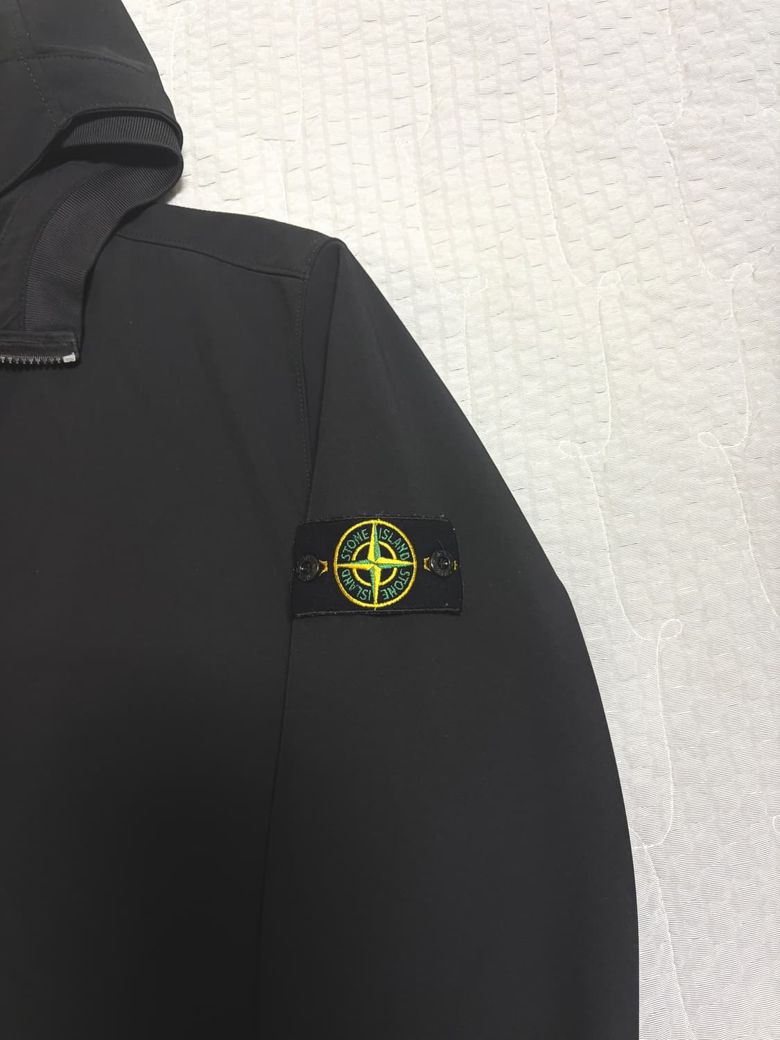 스톤아일랜드 소프트쉘 후드집업 상품이미지2