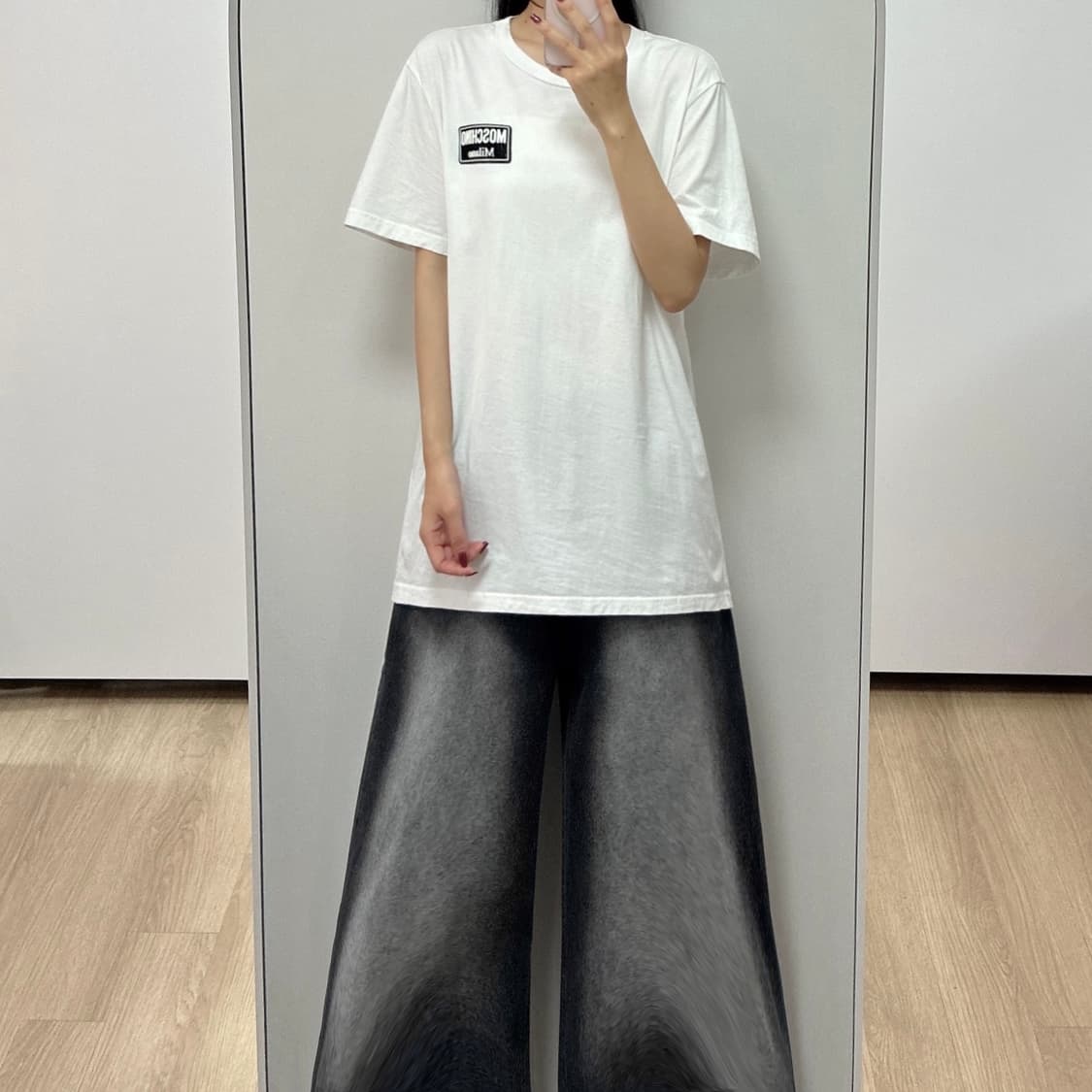 모스키노 밀라노 패치 로고 화이트 반팔 티셔츠 상품이미지1