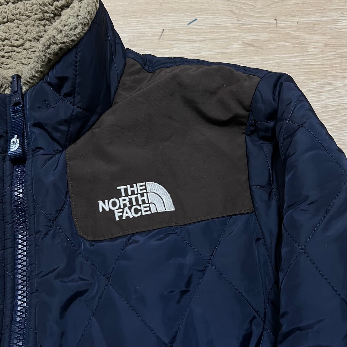 노스페이스 여성 리버시블 뽀글이 후리스 퀼팅점퍼 [네이비] S/90 상품이미지4
