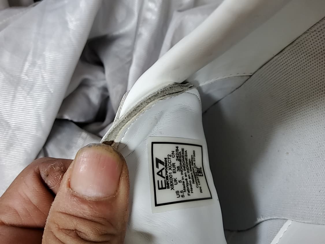 엠포리오 아르마니  화이트 스니커즈 230 상품이미지5