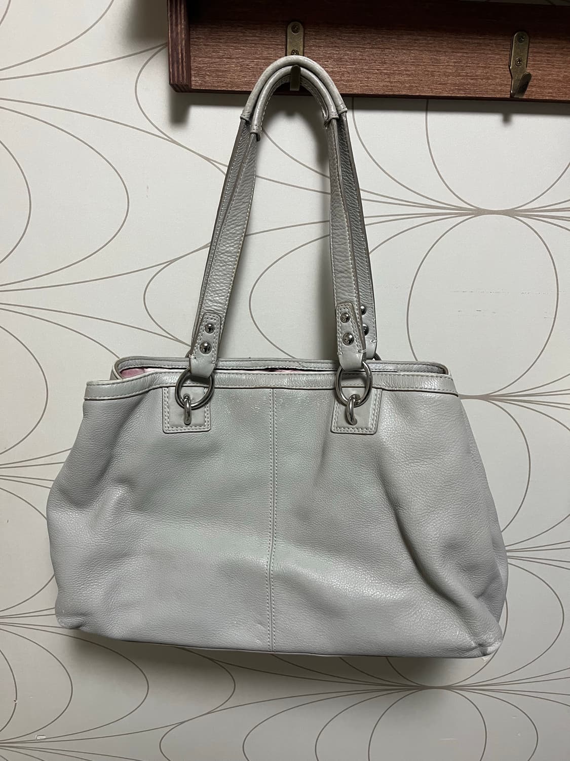 코치 그레이 숄더백 상품이미지3