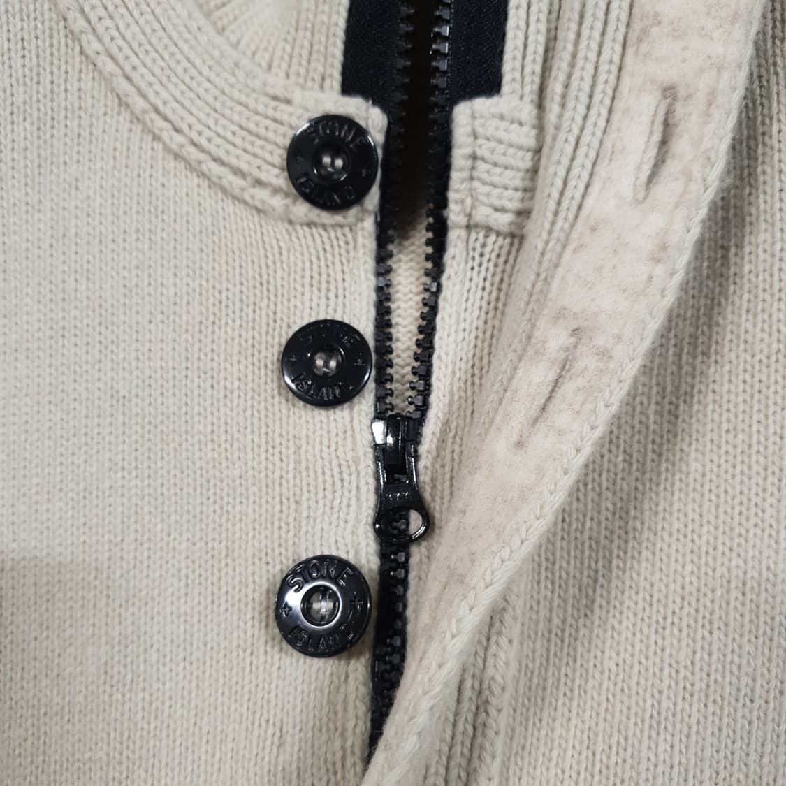 XL) 스톤아일랜드 하이넥 하프 버튼 램스울 니트 스웨터 상품이미지4