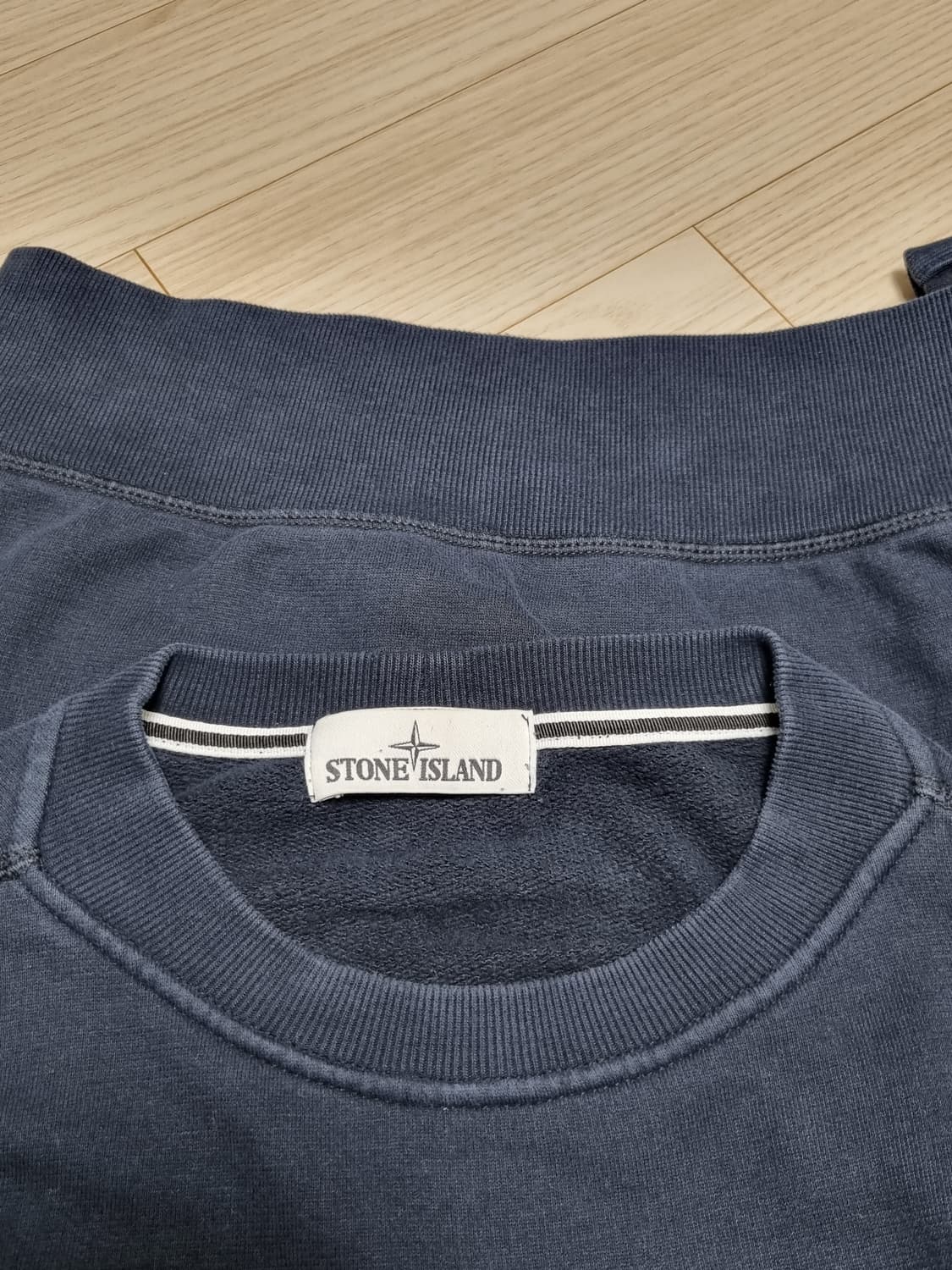 스톤아일랜드 배색 맨투맨 상품이미지3