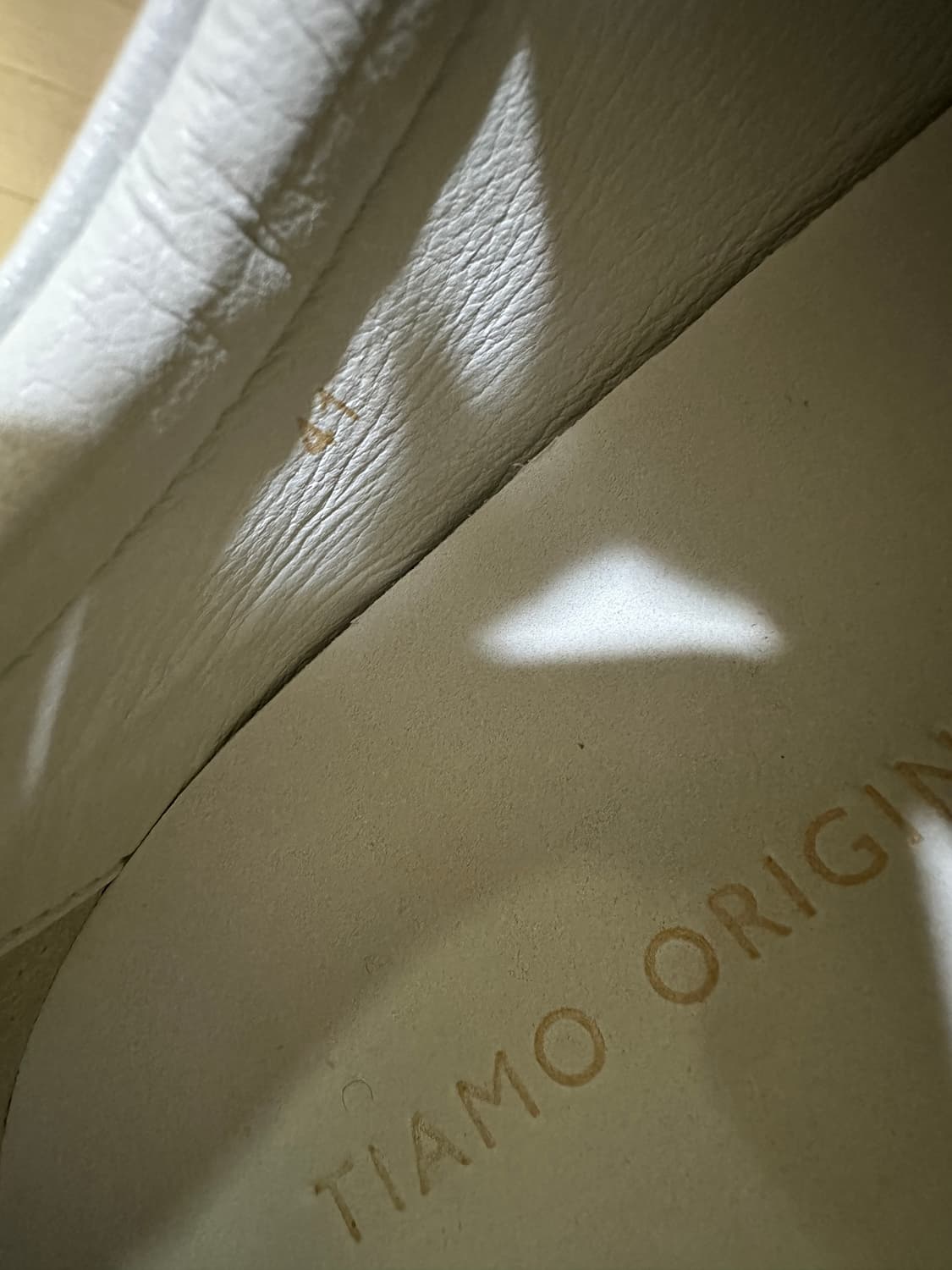 티아모 오리지널 올화이트 5.5cm 키높이 스니커즈 41(265) 상품이미지7