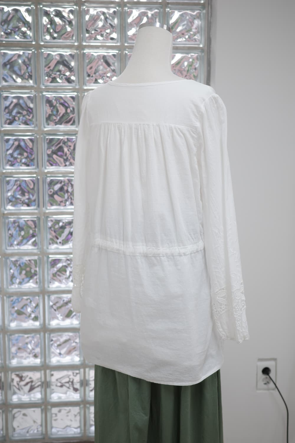 Lace flower white blouse 상품이미지4
