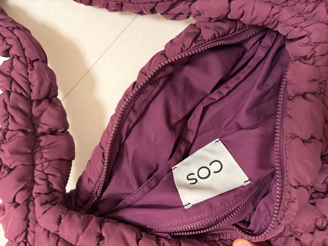 코스 오버사이즈 퀼티드백 버건디 새제품 상품이미지4