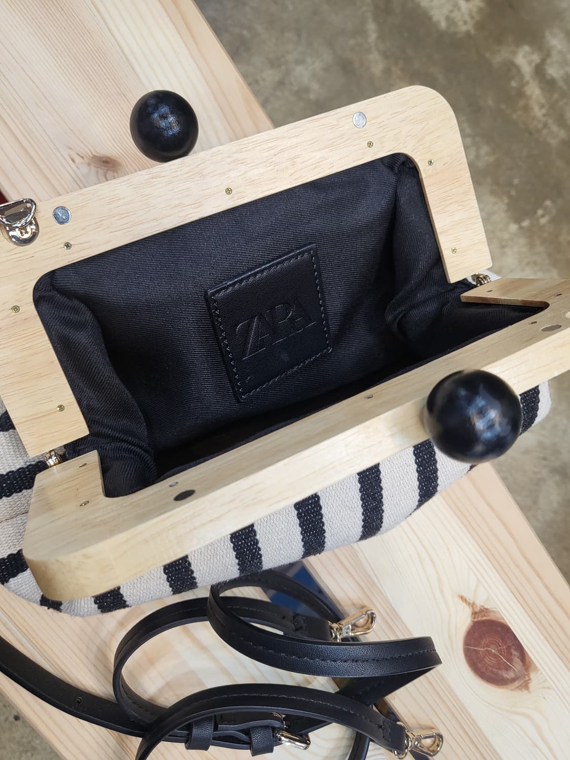 자라 스트라이프 클러치 상품이미지2