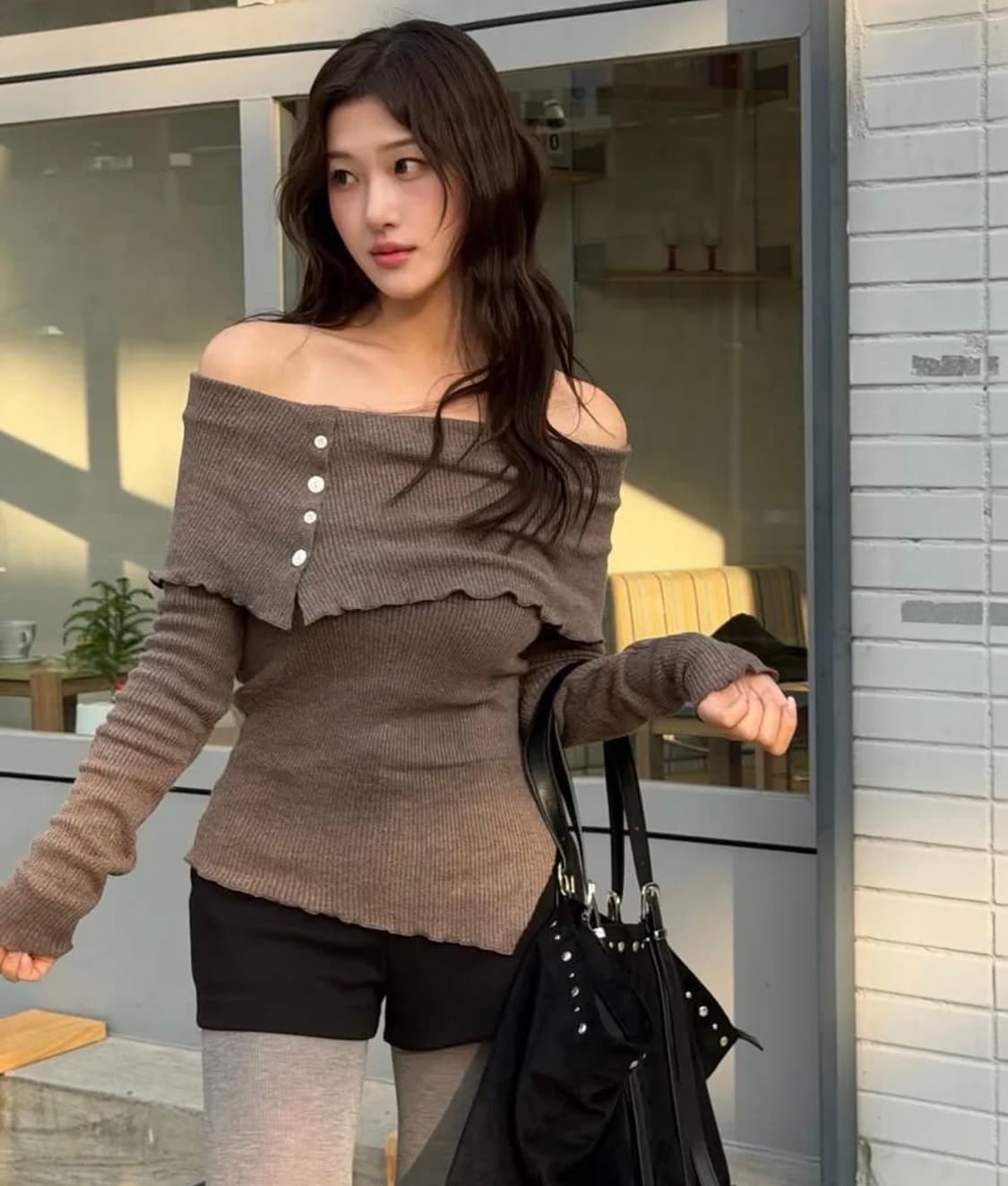 KATE BUTTON OFF-SHOULDER T - 3 COLO R 상품이미지1