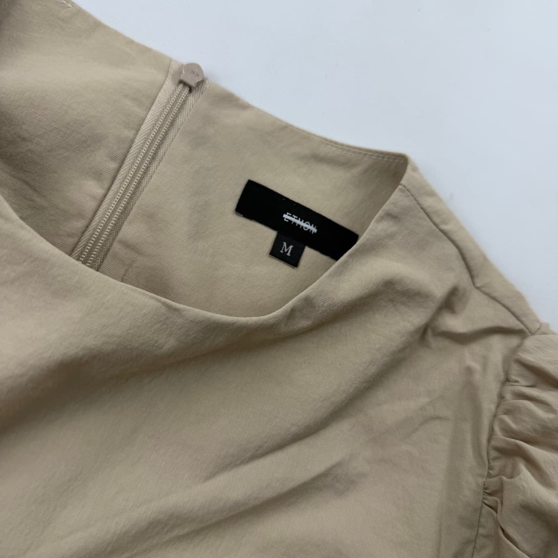 에트몽 Pintuck String Dress, Beige 상품이미지8