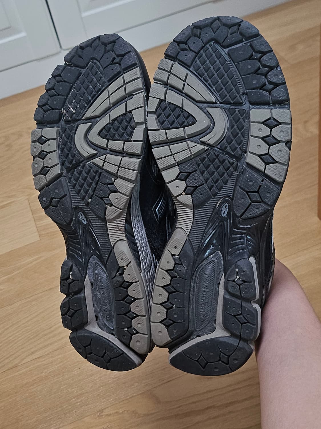 뉴발란스 860v2 블랙 그레이

235 상품이미지5