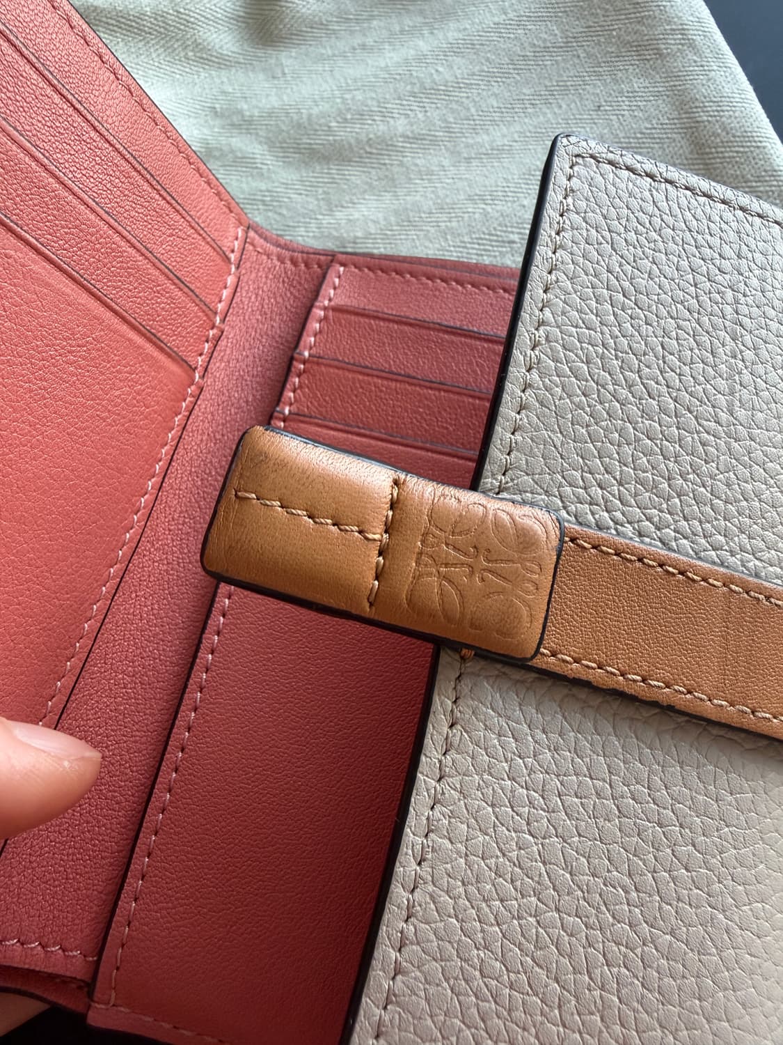 Loewe Small vertical wallet  상품이미지7