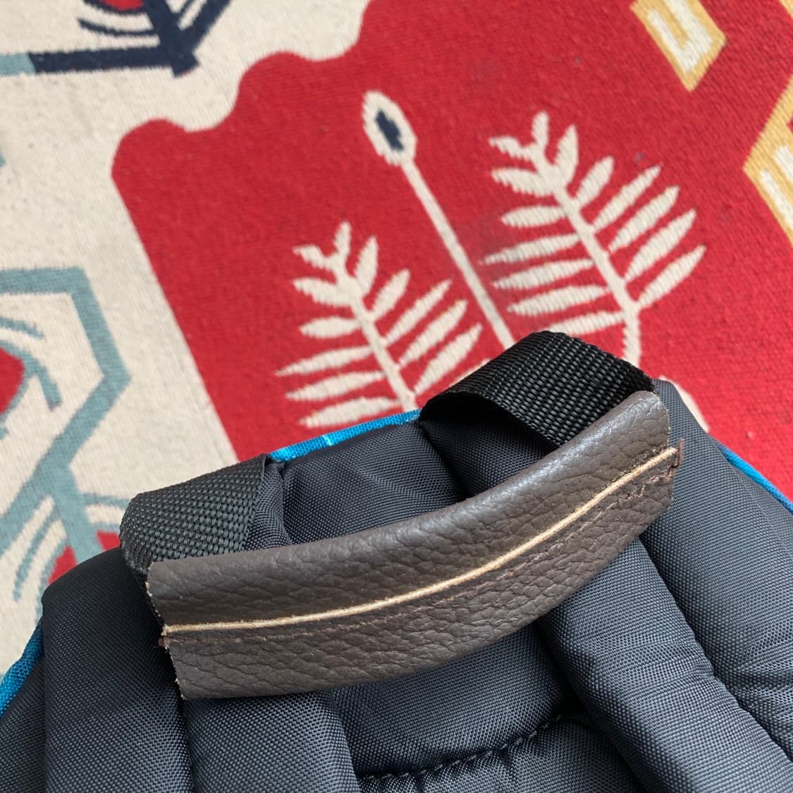 EASTPAK 이스트팩 와이오밍 가죽 배색 플라워 백팩 가방 상품이미지6