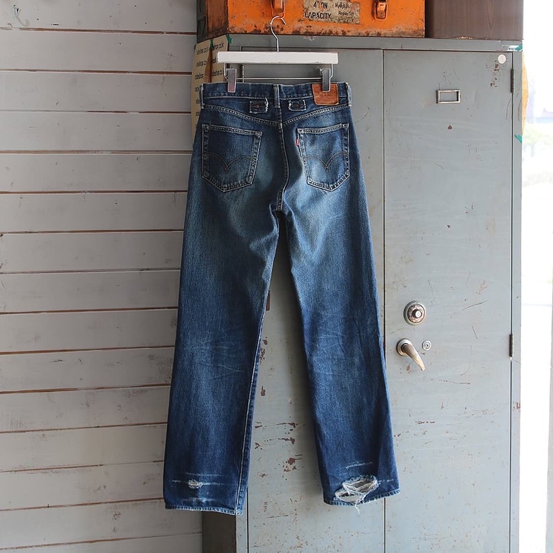 (착용컷) 리바이스 702 빅E 셀비지 진 (30) 상품이미지2