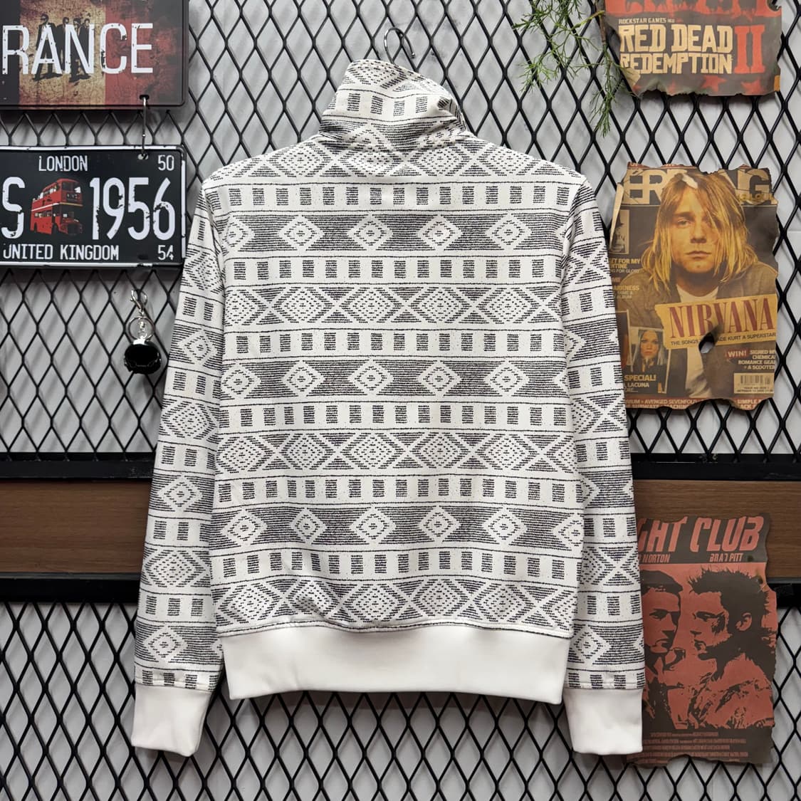 노스페이스 우먼스 트랙 자켓 에스닉 패턴 화이트 그레이 상품이미지2