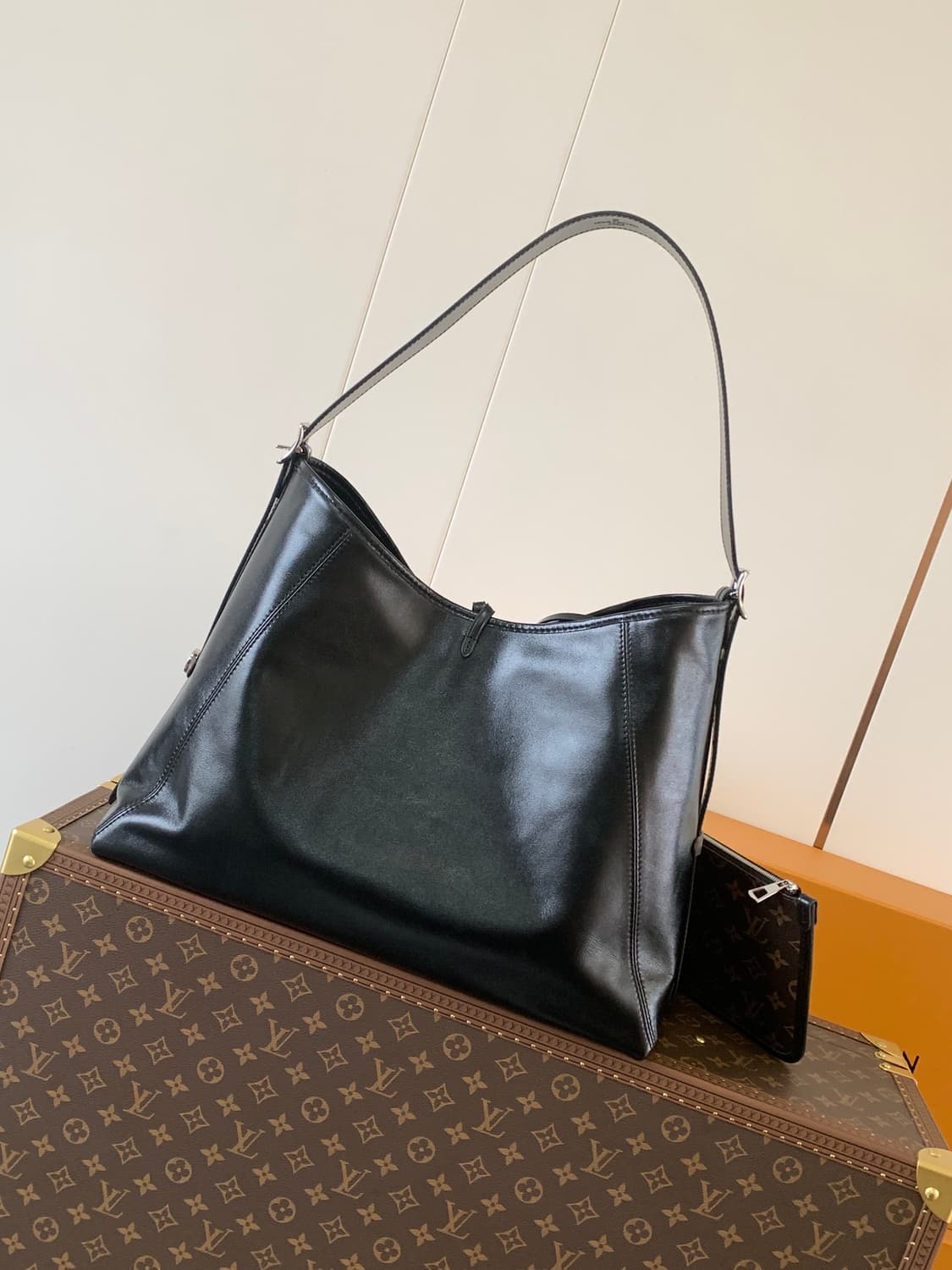 루이비통 M25143 CarryAll Dark 상품이미지1