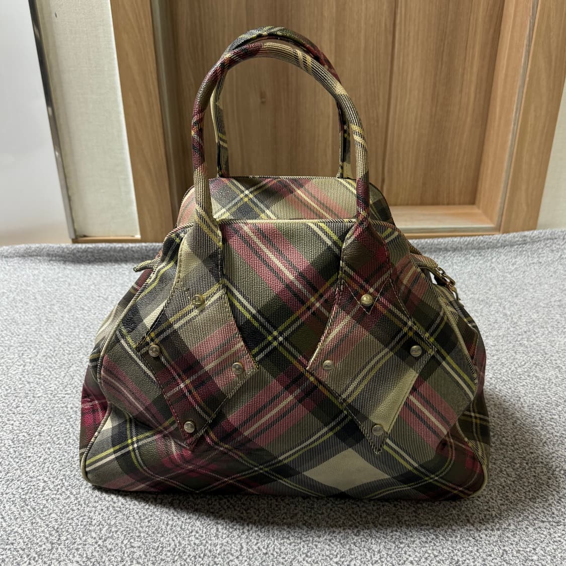 비비안웨스트우드 체크 토트백 라지 상품이미지2