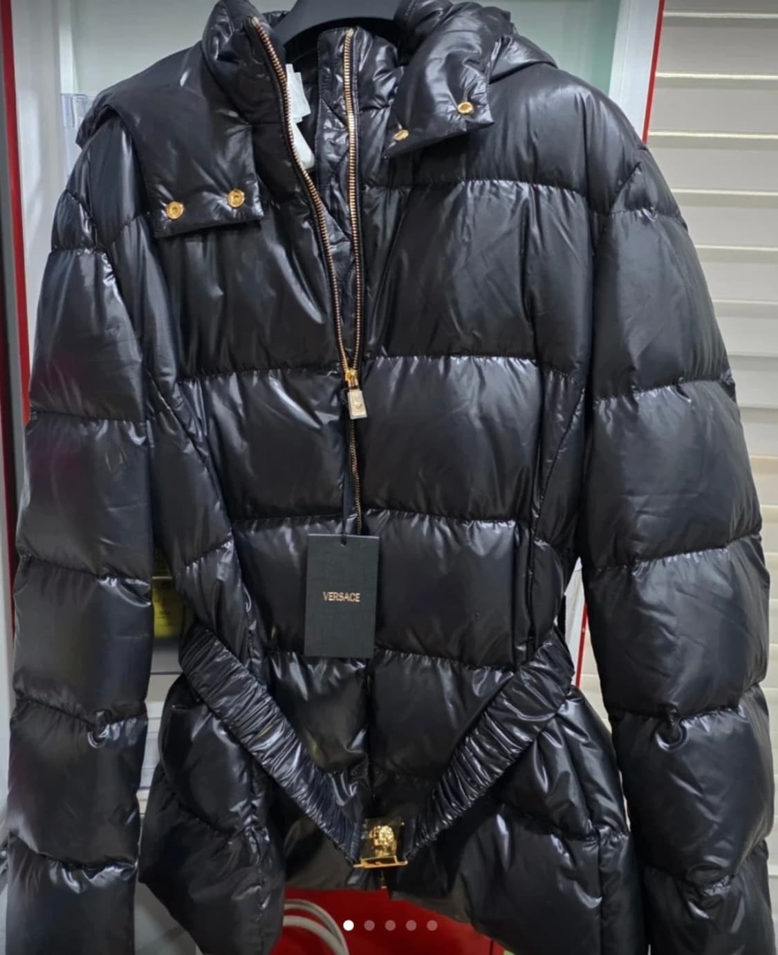 (새상품) 베르사체 블랙 벨티드 롱패딩 점퍼 상품이미지1