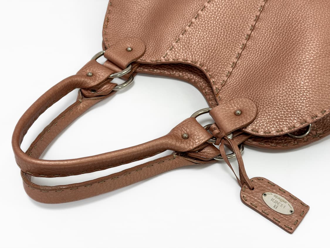 펜디 셀러리아 메탈릭 레더 호보백 상품이미지5