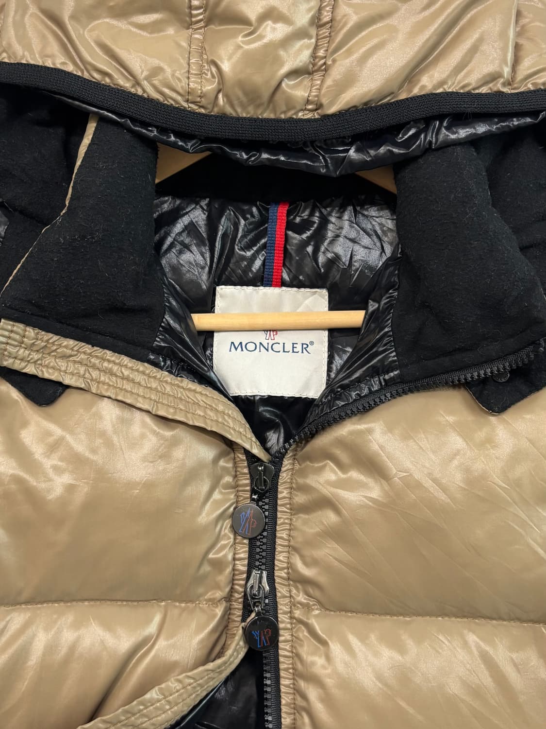 Moncler 몽클레어 베이지컬러 덕다운 패딩 자켓 상품이미지9