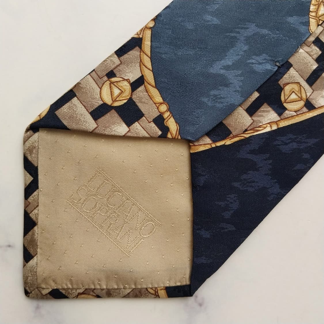 루치아노 소프라니 네이비 패턴 넥타이 9.6cm A+등급 K2528
 상품이미지8