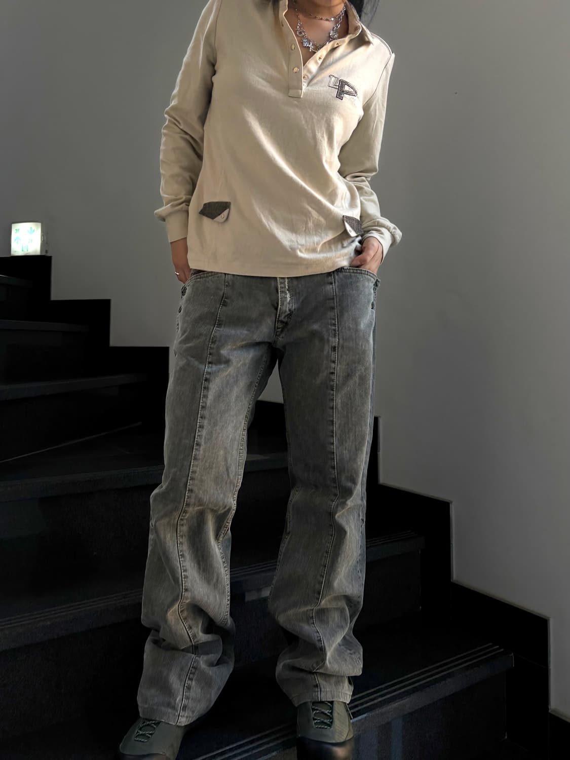 헤링본 버튼 긴팔 카라티 상품이미지1