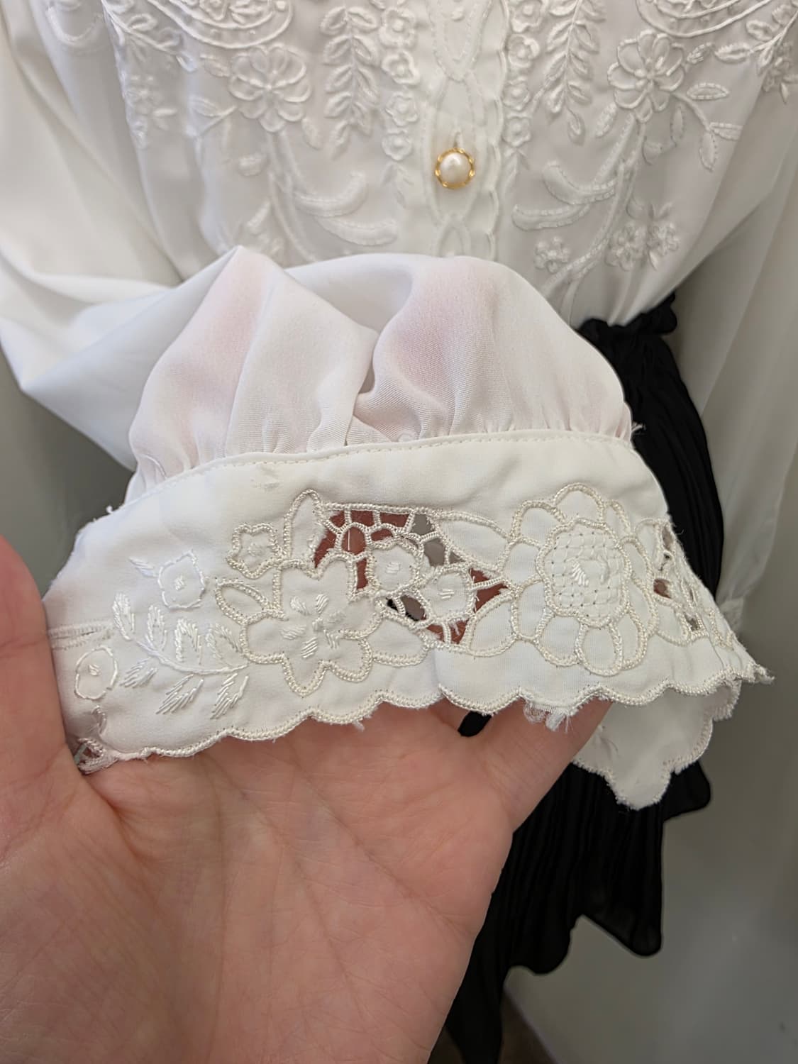 화이트 레이스 자수 블라우스 상품이미지3