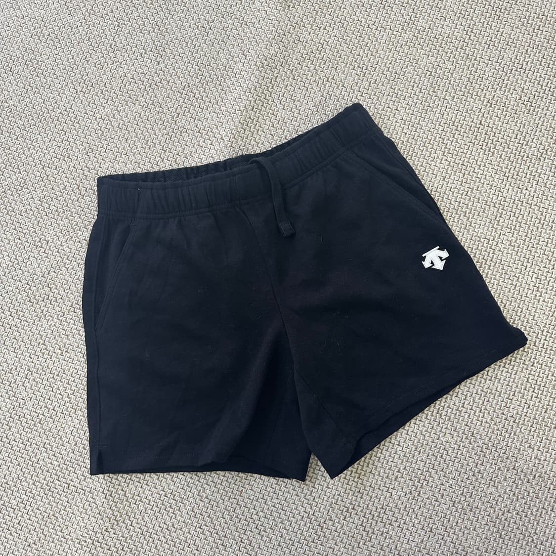 70 데상트 블랙 반바지 쇼츠 새상품 0416D 상품이미지1