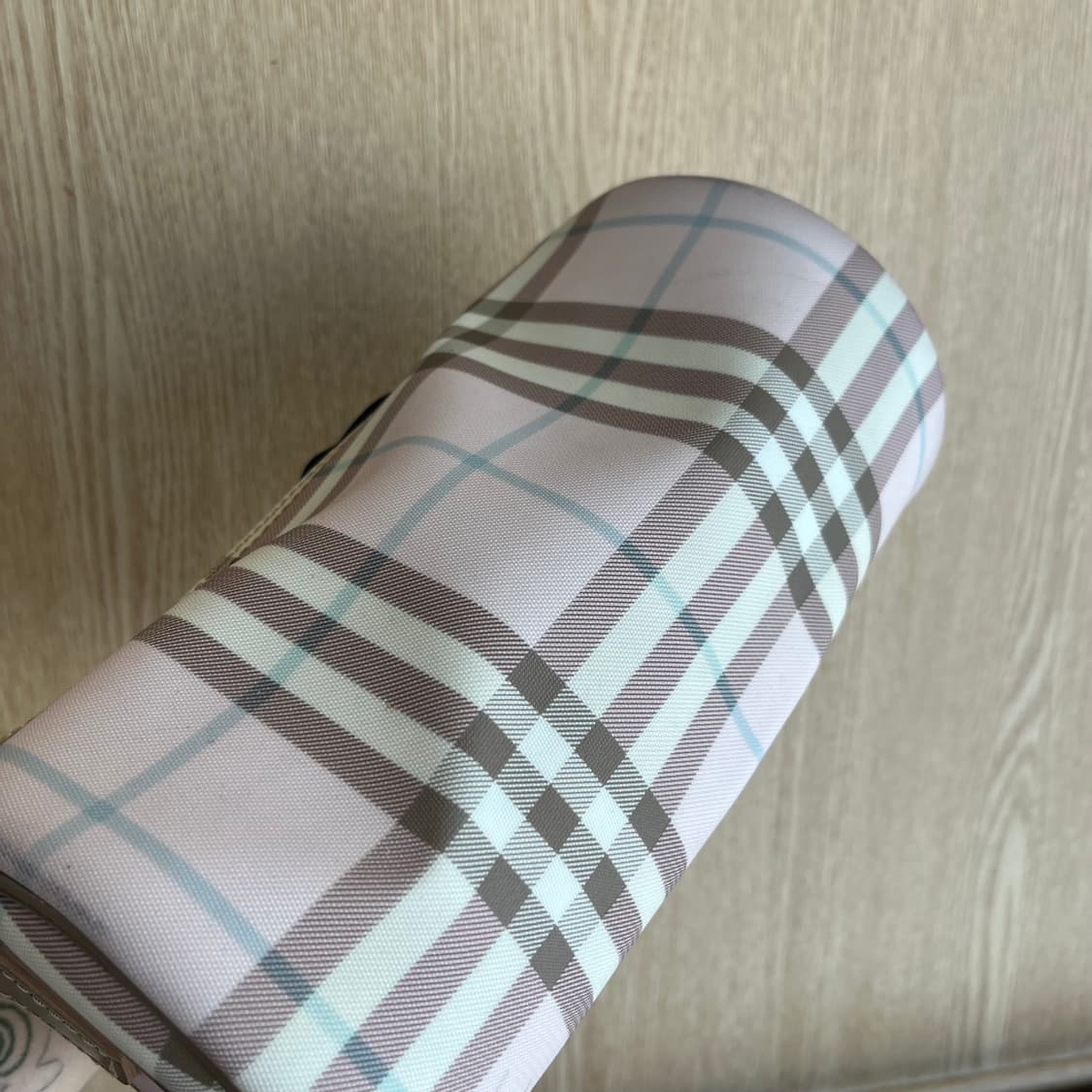 버버리 원통 숄더백 상품이미지3